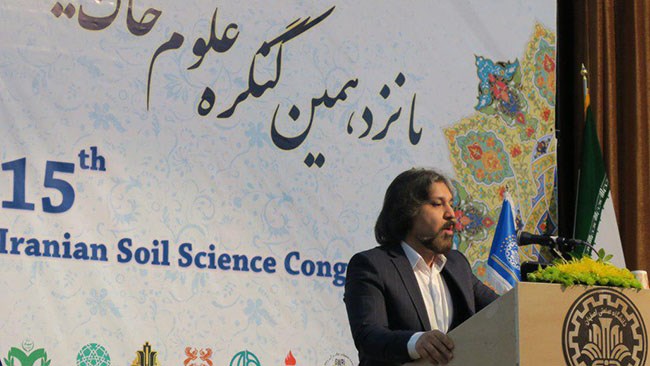 حمیدرضا قلمکاری، رئیس کمیسیون کشاورزی، آب و محیط‌زیست اتاق اصفهان می گوید هرسال دو میلیارد تن فرسایش خاک را در کشور شاهد هستیم که این میزان 3 برابر آسیا و 4 برابر میانگین جهانی است.