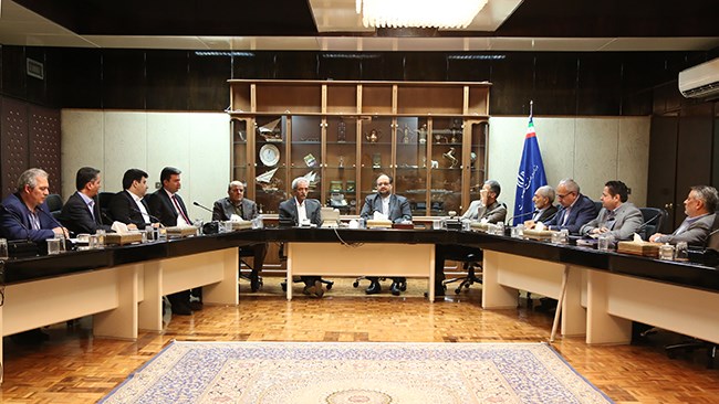 در دیدار هیات رئیسه و رئیس اتاق بازرگانی، صنایع، معدن و کشاورزی ایران با وزیر صنعت، معدن و تجارت مقرر شد کمیته مشترکی به منظور حل مشکلات بخش خصوصی کشور تشکیل شود.