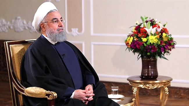 شب گذشته حسن روحانی در برنامه زنده تلویزیونی با مردم سخن گفت؛ محور اصلی گفت‌وگو رئیس‌جمهوری در این برنامه وضعیت بازار ارز، بودجه، اشتغال، ریزگردها، بافت فرسوده، ناوگان مسافربری کشور و اشتغال بود.