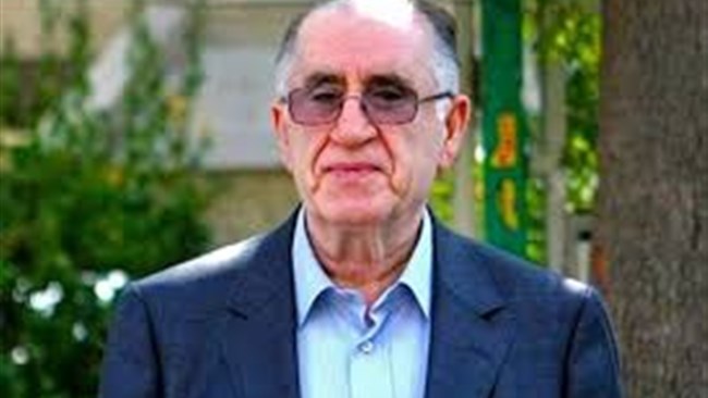 رئیس جمهوری در سخنان دیروز خود حمایت از تولید، اشتغال، کنترل تورم، توجه به اقشار کم درآمد و تأمین کالاهای مورد نیاز مردم را پنج محور بودجه سال 98 برشمردند. این پنج مؤلفه در اغلب ادوار تهیه بودجه جزو اولویت‌های دولت‌ها بوده اما اظهارات رئیس جمهوری در شرایط فعلی از این جهت معنادار است که ترسیمی از عمده‌ترین هدف‌های اقتصادی دولت را پیش چشم ما می‌گذارد.