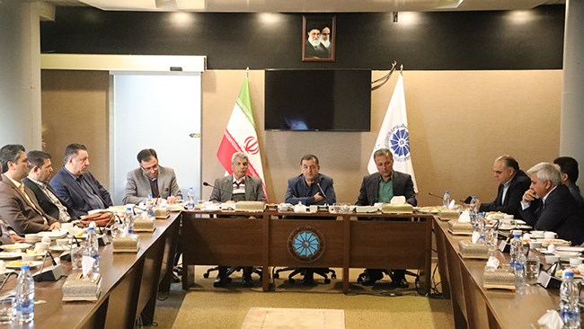 جمال رازقی، رئیس اتاق شیراز معتقد است با همبستگی و انجسام تشکل ها می توان اقدامات بسیاری در حوزه اقتصاد استان انجام داد که یکی از موارد مهم حمایت از پیمانکاران استان است.