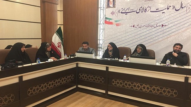 شهلا عموری، رئیس اتاق اهواز می‌گوید برای زنان کارآفرین خوزستان که صادرات در سطح کلان انجام می‌دهند باید بسته‌های حمایتی مالیات و بیمه تدوین شود.