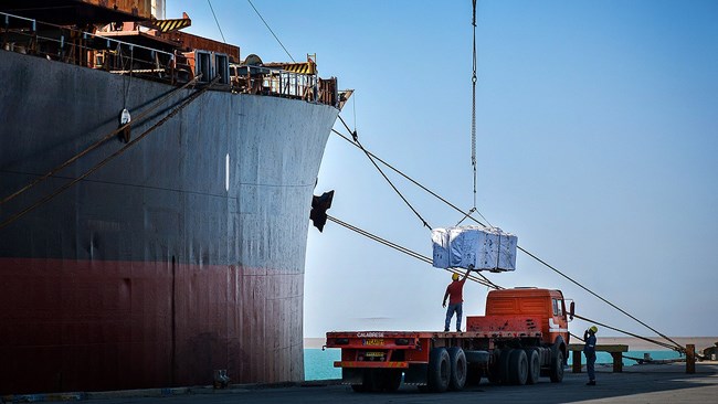 بر اساس تازه‌ترین آمار منتشرشده از سوی گمرک، در 9 ماهه امسال ارزش صادرات غیرنفتی ایران 5.4 درصد رشد کرده و مازاد تراز تجاری به  738 میلیون دلار رسیده است. از نکات قابل‌توجه تجارت 9 ماهه کشور، می‌توان به افت 15.9 درصدی ارزش واردات کشور اشاره کرد.