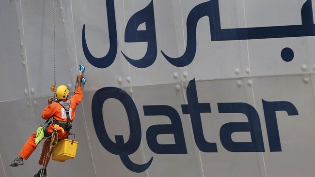 مقامات قطر می‌گویند تصمیم به خروج از اوپک هیچ ارتباطی با قضیه تحریم کشورشان از سوی برخی کشورهای عربی ندارد و آنها از چندین ماه قبل به اتخاذ چنین تصمیمی فکر می‌کرده‌اند.