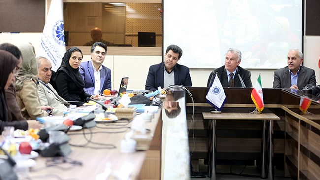 روسای کمیسیون‌های تخصصی اتاق ایران طی نشستی با هیات رئیسه اتاق شیوه‌نامه داخلی ارزیابی عملکرد کمیسیون‌های تخصصی را بررسی و نهایی کردند. قرار است این شیوه‌نامه پس از تصویب توسط هیات رئیسه اتاق ایران اجرایی شود.