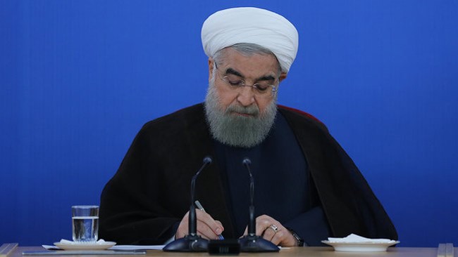 جلسه ستاد اقتصادی دولت صبح پنجشنبه با حضور حسن روحانی، رئیس جمهور برگزار شد و دستورالعمل‌های مرتبط با سیاستهای اتخاذ شده در خصوص مدیریت بازار ارز مورد بحث و بررسی و تصویب قرار گرفت.