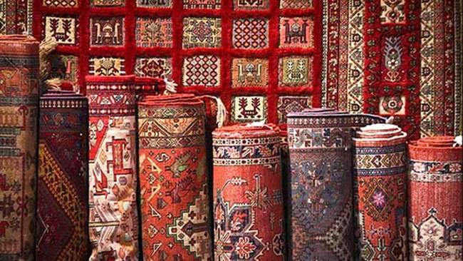 صادرات فرش دستباف ایران در 11 ماه نخست سال 96 از نظر ارزشی 20 درصد افزایش داشت؛ رئیس مرکز ملی فرش، این نسبت را نتیجه کیفی تر شدن صادرات فرش دستباف و گرایش بازارهای بین المللی به سمت فرش های نفیس ایرانی می داند.