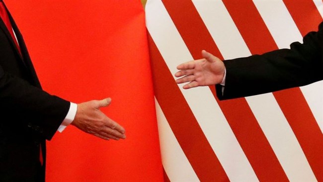 در پی بالاگرفتن دعوای تجاری میان آمریکا و چین، دونالد ترامپ به اعضای دولت دستور داده وضع ۱۰۰ میلیارد دلار تعرفه بیشتر بر کالاهای وارداتی از چین را در دستور کار قرار دهند.