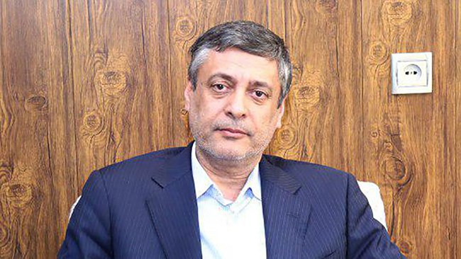 رئیس اتاق کرمان معتقد است برای تحقق شعار سال جاری با عنوان "حمایت از کالای ایرانی" تولیدکننده، مردم و دولت باید اقداماتی انجام دهند و وظیفه دولت بهبود فضای کسب‌و‌کار است.