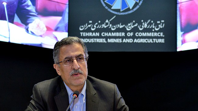 رییس اتاق بازرگانی معتقد است اقتصاد ایران در اختیار بخش دولتی است و مستقیما از سیاست‌ها، تصمیم‌ها و مسایل اجرایی دولت اثر می‌گیرد.