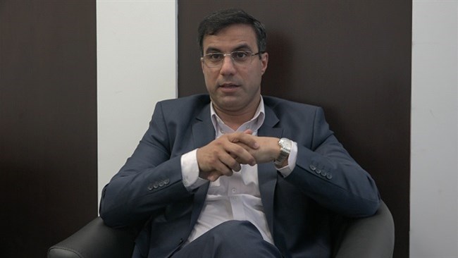 موسی‌پور، رئیس کمیسیون توسعه صادرات اتاق ایران معتقد است که توسعه صادرات بیش از فشارهای خارجی، درگیر تحریم‌های داخلی شده که دست و پای صادرکنندگان را بسته است.