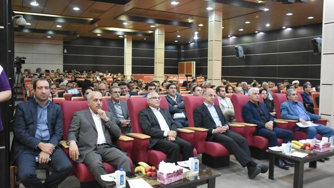 در مراسمی که با حضور جمعی از مسئولین، نمایندگان مجلس و فعالان اقتصادی استان کرمانشاه به مناسبت هفته صنعت و معدن برگزار شد، از فعالان برگزیده عرصه صنعت و معدن استان تجلیل شد.
