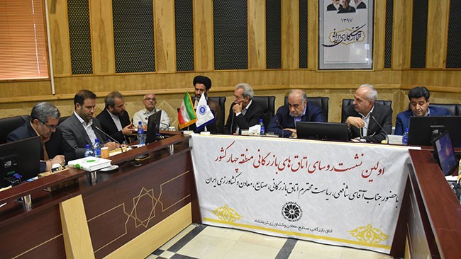 غلامحسین شافعی، رئیس اتاق ایران معتقد است اگر بخواهیم به توسعه متوازن برسیم باید تمرکز قدرتی که اکنون در مرکز کشور داریم، شکسته شود.