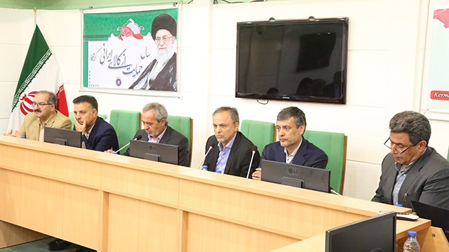 علیرضا رزم حسینی، استاندار سابق کرمان معتقد است اکنون شرایط بهتری نسبت به قبل از برجام داریم زیرا در آن زمان چهار نوع تحریم سنگین داشتیم اما اکنون فقط یک نوع از آن تحریم‌ها برگشته است.