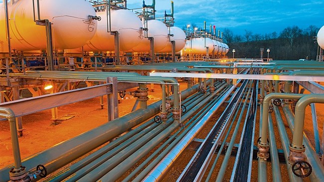 بیژن زنگنه در برنامه‌ای که در دولت دوازدهم ارائه کرد، ذکر کرده بود صادرات گاز به عمان از سال ۱۳۹۷ و با ۱۰ میلیون مترمکعب در روز آغاز خواهد شد که این میزان در سال‌های ۱۳۹۸ و ۱۳۹۹ به ۲۵ میلیون مترمکعب می‌رسد.