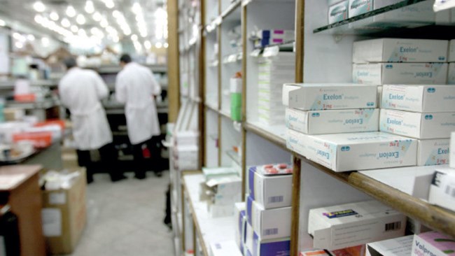 گمرک اعلام کرده است در چهار ماه نخست سال جاری بیش از ۳۰۰۰ تن دارو به ایران وارد شده که نسبت به مدت مشابه سال گذشته تقریبا ثابت بوده است.