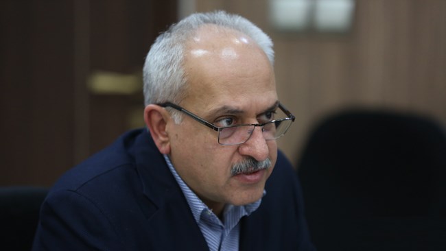 کیوان کاشفی، رئیس اتاق کرمانشاه و عضو هیات رئیسه اتاق ایران معتقد است واگذاری پروژه‌های نیمه تمام کشور به بخش خصوصی حداقل 700 هزار شغل ایجاد می‌کند.