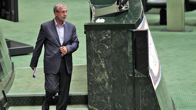 علی ربیعی، وزیر کار در 11 ماه گذشته سه بار استیضاح شده است اما این بار بدون اینکه به کمیسیون مربوطه دعوت شود، استیضاح شده اما موافقان استیضاح از سخنرانی علیه او خودداری کردند.