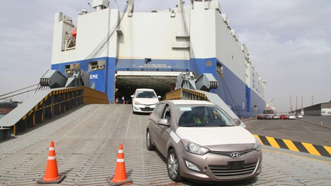 رئیس انجمن واردکنندگان خودرو از موافقت دولت با ترخیص خودروهای متوقف در گمرک خبر داد.