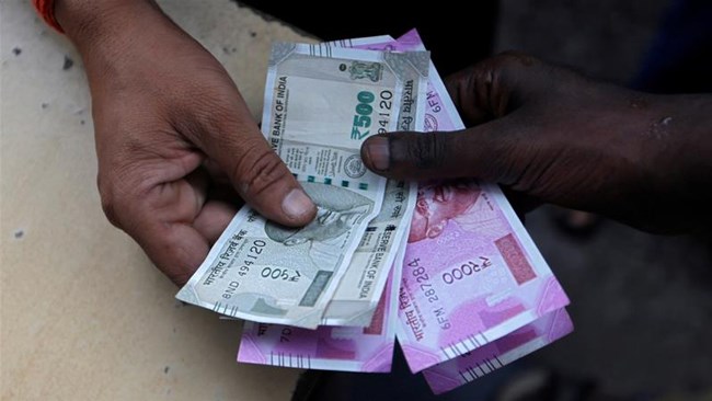 روپیه هند از ابتدای سال جاری میلادی تاکنون با کاهش 12 درصدی ارزش خود در برابر دلار مواجه شده و ضعیف‌ترین عملکرد را در بین ارزهای معتبر آسیایی داشته است.