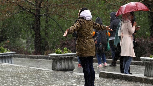 آمارهای دفتر مطالعات پایه منابع آب ایران نشان می‌دهد از ابتدای سال آبی 99- 98 تاکنون (اول مهرماه تا دیروز) میانگین ارتفاع ریزش‌های جوی در کشور به 35.3 میلی‌متر رسیده که 27.3 درصد کمتر از مدت مشابه سال قبل است.