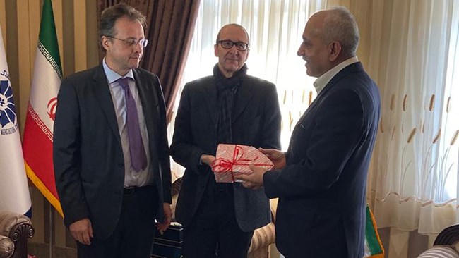 کیوان کاشفی عضو هیات رئیسه اتاق ایران در دیدار با سفیر اتریش در تهران، به ظرفیت های دو طرف برای توسعه مناسبات اقتصادی اشاره و اعلام کرد: بخش خصوصی ایران از برقراری ارتباط اقتصادی با بخش خصوصی اتریش استقبال می‌کند.