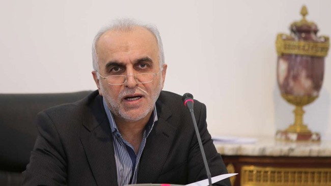 وزیر اقتصاد با اعلام اینکه امروز در ایران حدود ۵۰۰ میلیارد دلار پوشش بیمه وجود دارد، افزود: صنعت بیمه بعد از گذار از یک دوره می‌تواند به طور کامل به بخش خصوصی واگذار شود.