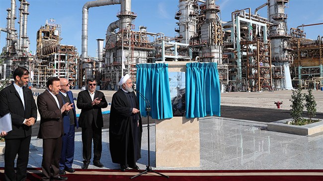 امروز با حضور رئیس‌جمهوری، مرحله سوم پالایشگاه نفت ستاره خلیج‌فارس به بهره‌برداری رسید. ظرفیت دریافت خوراک این فاز 120 هزار بشکه در روز است.