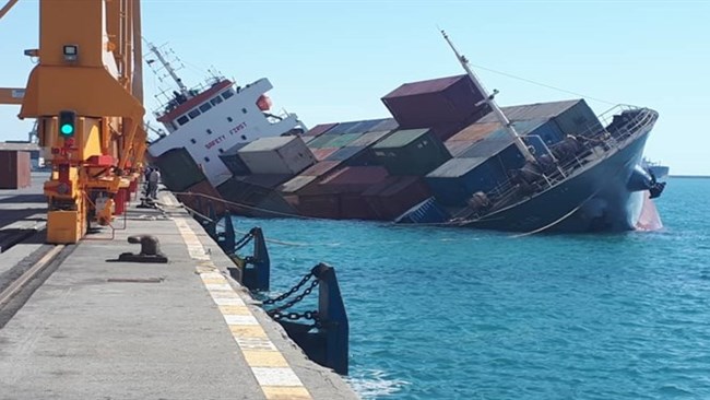 صبح امروز کشتی کانتینری SL STAR در بندر شهید رجایی واژگون شد.
