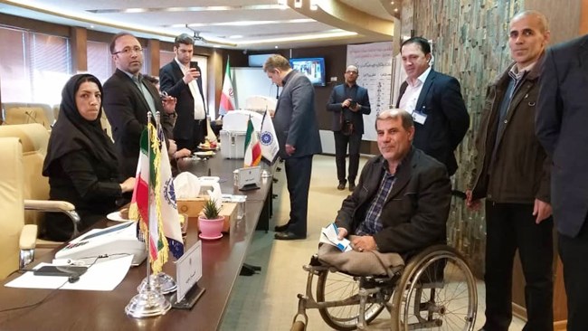 نهمین دوره انتخابات هیات نمایندگان اتاقهای بازرگانی، صنایع، معادن و کشاورزی سراسر کشور از ساعت 8 صبح امروز، یازدهم اسفندماه 1397 آغاز شده و تا ساعت 18 ادامه خواهد داشت. زمان این انتخابات بنا به تشخیص انجمن نظارت بر انتخابات قابل تمدید است و در جریان آن از میان 1547 داوطلب در 34 اتاق 535 نفر برای حضور در هیات نمایندگان اتاقهای شهرستانها انتخاب میشوند. نهمین دوره انتخابات هیات نمایندگان اتاقهای بازرگانی، صنایع، معادن و کشاورزی سراسر کشور از ساعت 8 صبح امروز، یازدهم اسفندماه 1397 آغاز شده و تا ساعت 18 ادامه خواهد داشت. زمان این انتخابات بنا به تشخیص انجمن نظارت بر انتخابات قابل تمدید است و در جریان آن از میان 1547 داوطلب در 34 اتاق 535 نفر برای حضور در هیات نمایندگان اتاقهای شهرستانها انتخاب میشوند.