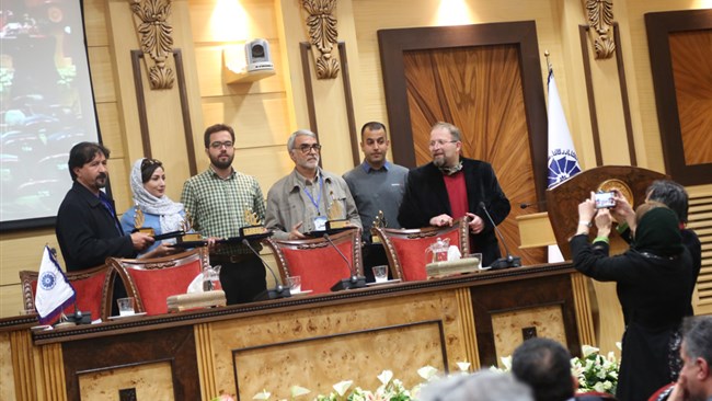 همزمان با برگزاری چهارمین بزرگداشت روز ملی آب در اتاق ایران، از آثار برتر چهارمین جشنواره ملی عکس آب نیز تقدیر به عمل آمد.