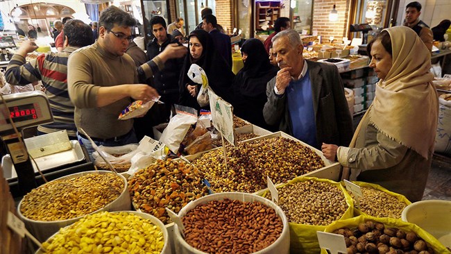 در آستانه نوروز 1398، مقایسه قیمت خوراکی‌های ویژه شب عید اعم از هفت‌سین، شیرینی و آجیل با قیمت‌های سال قبل نشان می‌دهد هزینه پذیرایی عید ایرانی‌ها در نوروز پیش رو نسبت به نوروز پارسال حدود دو برابر شده است.