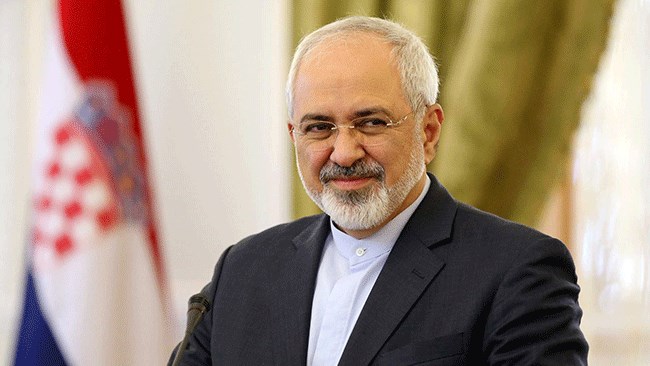 محمد جواد ظریف وزیر امور خارجه در بدو ورود به فرودگاه پکن تاکید کرد: اگر جامعه جهانی احساس می کند برجام یک دستاورد مهم است باید همانند ایران برای حفظ ان اقدام عملی انجام دهد.