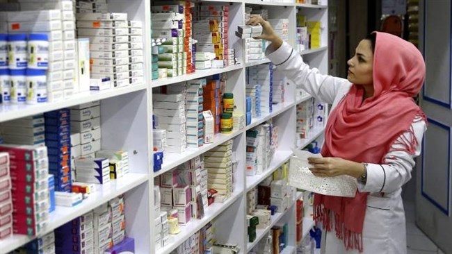 رئیس انجمن داروسازان ایران، گفت: از ۵۰۰ میلیون یورو اختصاص داده شده به زنجیره تامین دارو در سال گذشته، سهمی به داروخانه‌ها نرسیده است.