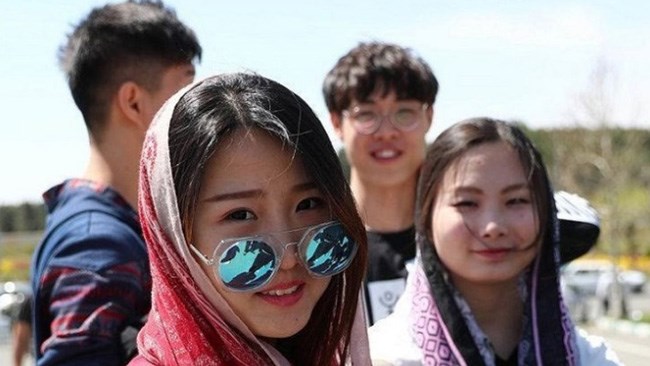معاون گردشگری از ابلاغ مقررات لغو یک‌طرفه روادید با اتباع چین خبر داد و گفت که چینی‌ها به مدت 21 روز بدون ویزا می‌توانند در ایران سفر کنند.