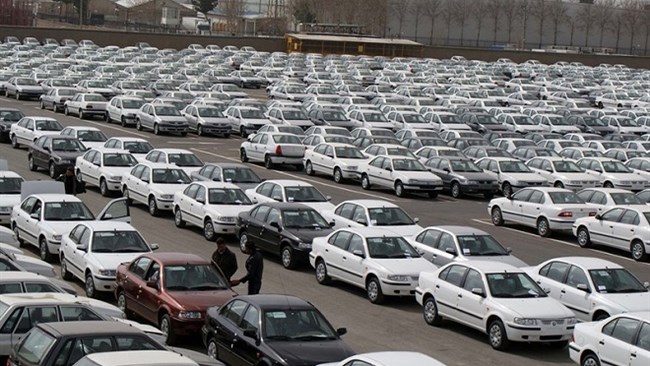 عضو کمیسیون صنایع مجلس اعلام کرد هنوز در مورد عرضه خودرو در بورس با وزیر صنعت به توافق نرسیده ایم.