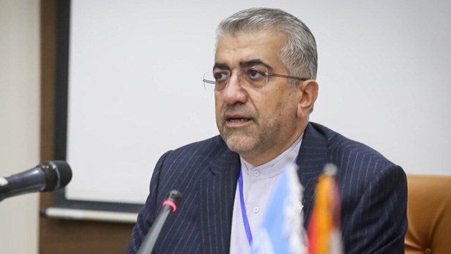 وزیر نیرو جمهوری اسلامی ایران در ادامه ملاقات با مقام های عراقی با رییس بانک مرکزی عراق در بغداد دیدار کرد.