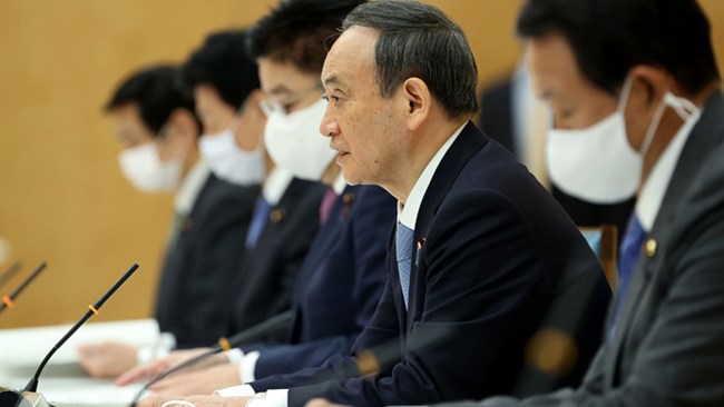 نخست‌وزیر ژاپن در حالی از بسته حمایتی جدید خود برای کمک به عبور اقتصاد این کشور از بحران کرونا رونمایی کرده است که برخی تحلیلگران می‌گویند اهداف این بسته حمایتی فراتر از مسائل اقتصادی است.