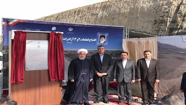 روحانی در مراسم بهره‌برداری از آزاد راه همت - کرج تاکید داشت: : آزاد راه تهران- شمال صنعت جاده سازی و قدرت ایران را در ایجاد تونل و پل به نمایش می گذارد.