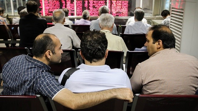 بورس اوراق بهادار تهران سال 98 را با شاخص کل 179 هزار واحدی آغاز کرد و با رشد 186.5 درصدی در 237 جلسه معاملاتی، کار خود را با شاخص 512 هزار و 909 واحدی به پایان رساند و عنوان پربازده‌ترین بازار مالى در اقتصاد ایران را به خود اختصاص داد.