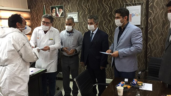 هیات رئیسه اتاق خرمشهر با حضور بیمارستان ولی‌عصر این شهر، با کادر درمانی دیدار و از آنها تقدیر کردند.