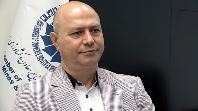 بهرام شکوری ضمن انتقاد از افزایش تا ۴۰۰ درصدی حقوق دولتی معادن در بخشنامه جدید وزارت صنعت، این بخشنامه را مغایر با توافق صورت گرفته در شورا دانست.