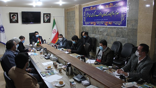نشست هیئت تجاری افغانستان با فعالان اقتصادی کردستان برای بحث و تبادل نظر در خصوص بسترهای همکاری متقابل و ارزیابی راهکارهای گسترش مبادلات اقتصادی، فنی و مهندسی در سالن جلسات اتاق سنندج برگزار شد.