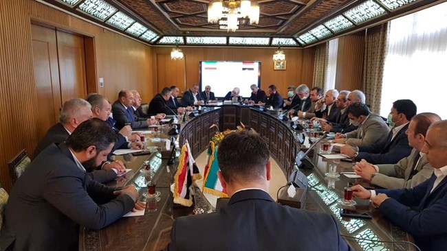 شافعی رئیس اتاق ایران با رئیس اتاق بازرگانی سوریه دیدار کرد؛ در این نشست به حل مشکلات حمل و نقل، مسائل بانکی و گمرکی میان دو کشور تاکید شد.