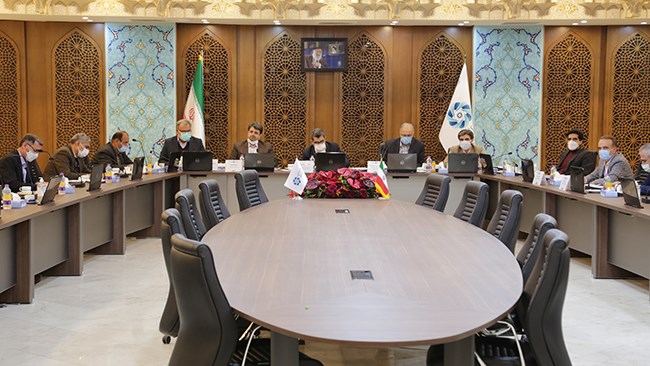 هیات نمایندگان اتاق اصفهان، قوانین و بخشنامه‌های دست‌وپاگیر را مانع جدی جهش تولید دانستند و پیگیری مسائل بخش خصوصی در سطح کلان را خواستار شدند.
