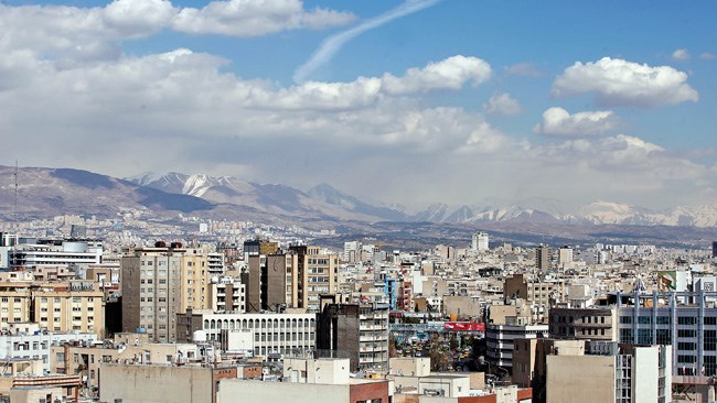 آخرین آمارهای بانک مرکزی از تحولات بازار مسکن نشان می‌دهد میانگین قیمت مسکن شهر تهران در این ماه با افت 3.1 درصدی به 293.2 میلیون ریال برای هر مترمربع رسیده است.
