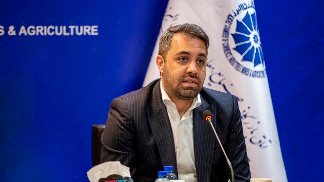 پرهام رضایی، رئیس اتاق کرج ضمن انتقاد از نگاه چپ‌گرایانه به بخش خصوصی، تصویب بخشنامه‌های خلق‌الساعه را بزرگ‌ترین مشکل پیش روی بخش خصوصی عنوان کرد.
