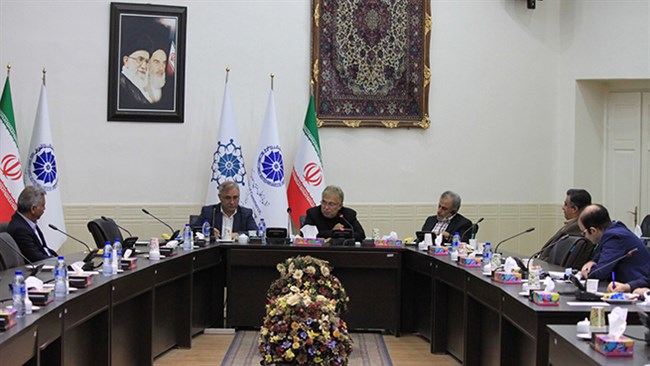 رئیس اتاق تبریز با انتقاد از نبود جایگاه قانونی برای ایجاد کنسرسیوم در قانون تجارت، بر لزوم توجیه و فرهنگ‌سازی جهت حرکت جمعی و گروهی و ایجاد کنسرسیوم‌های اقتصادی تأکید کرد.