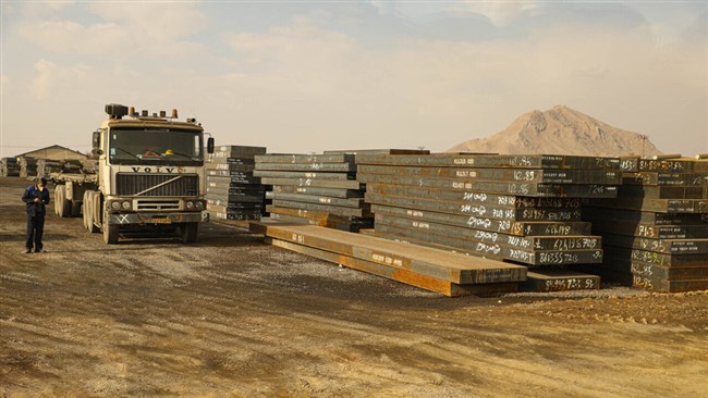 آمارهای وزارت صنعت نشان می‌دهد ارزش صادرات فولاد خام ایران در سال گذشته 2 هزار و 88 درصدی و وزن صادرات این محصول 3 هزار و 396 درصدی بیشتر از سال 92 بوده است.