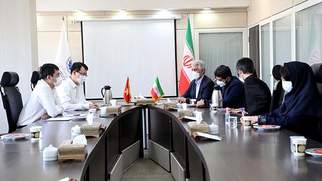 معاون بین‌الملل اتاق ایران در دیدار با رایزن بازرگانی سفارت ویتنام در ایران از کاهش چشمگیر سطح مناسبات بین دو کشور انتقاد کرد.